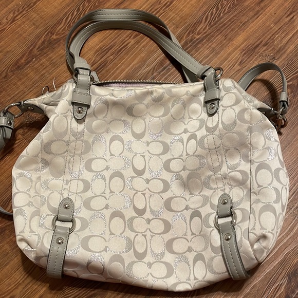 I am selling this Coach white purse with silver C’s on it. - Picture 4 of 4